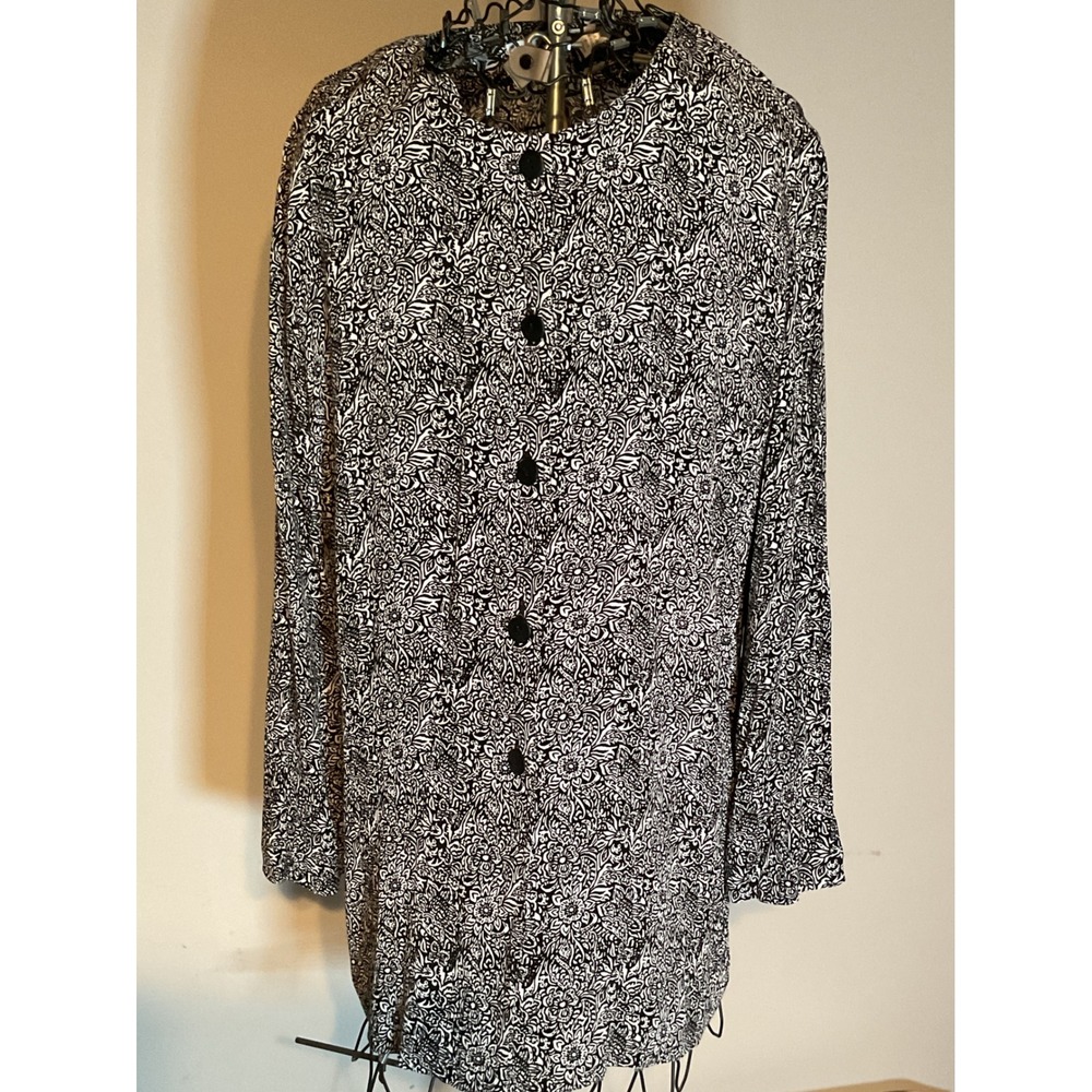 Chaus Womens Size 6 Black White Floral Paisley Button Front Rayon Blouse Vintage